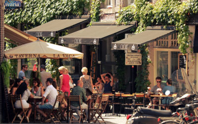 Clever Ways to Keep Patrons Entertained While Waiting For Seating